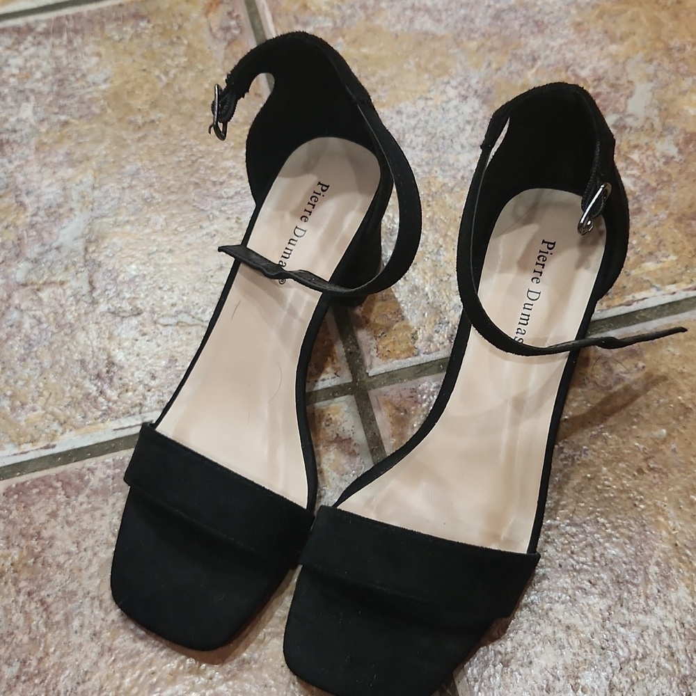 Pierre Dumas black velvet feel heels women's size 6 EUC